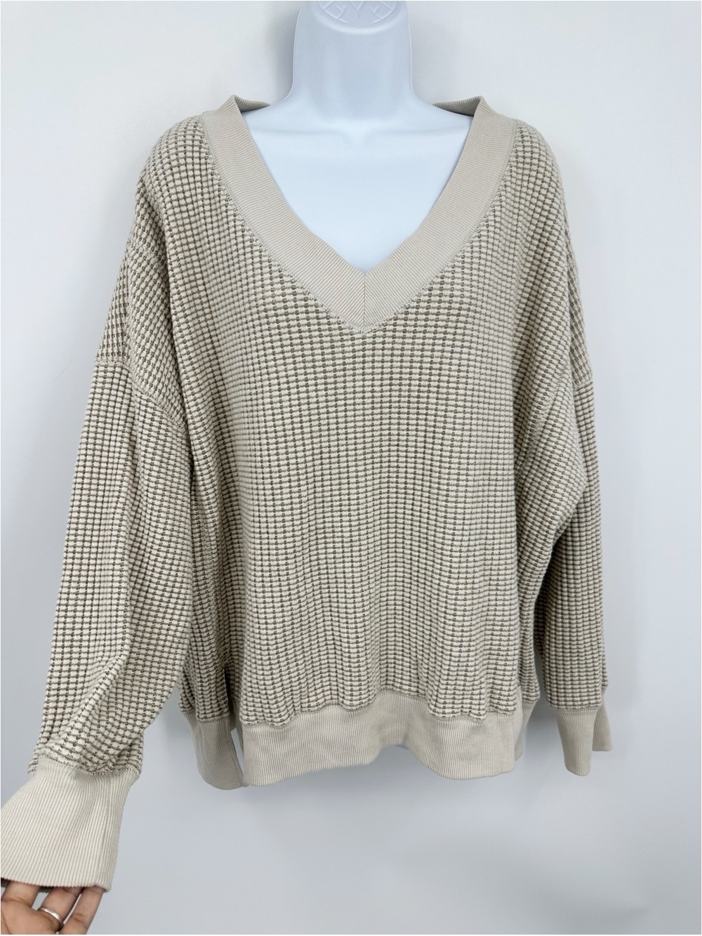 American Eagle Outfitters Tan Baggy V Neck Sweatshirt Size Medium Boho